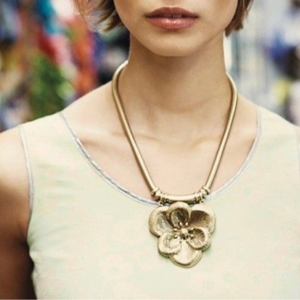 STELLA & DOT Bloom Necklace